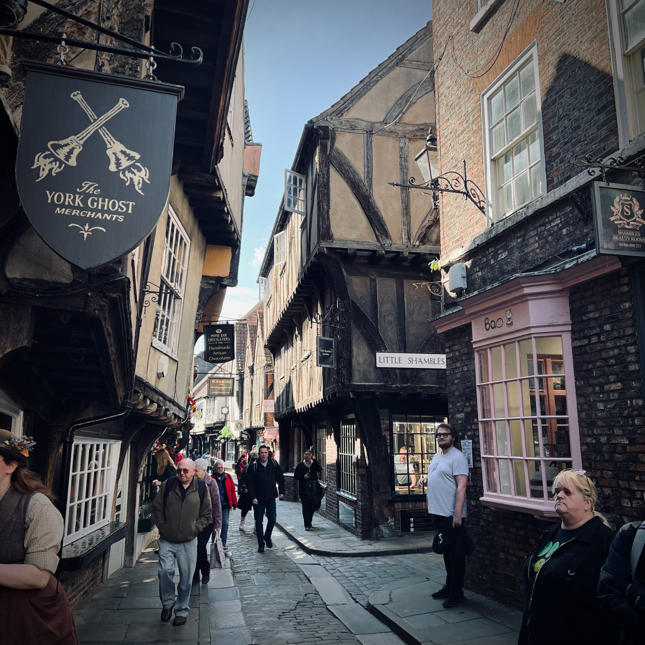 York makes a perfect base for exploring the wider Yorkshire region. The North York Moors, Harrogate, and the Yorkshire Coast are all within easy reach. With great transport links, stunning scenery, and timeless character, York offers a truly unforgettable experience.