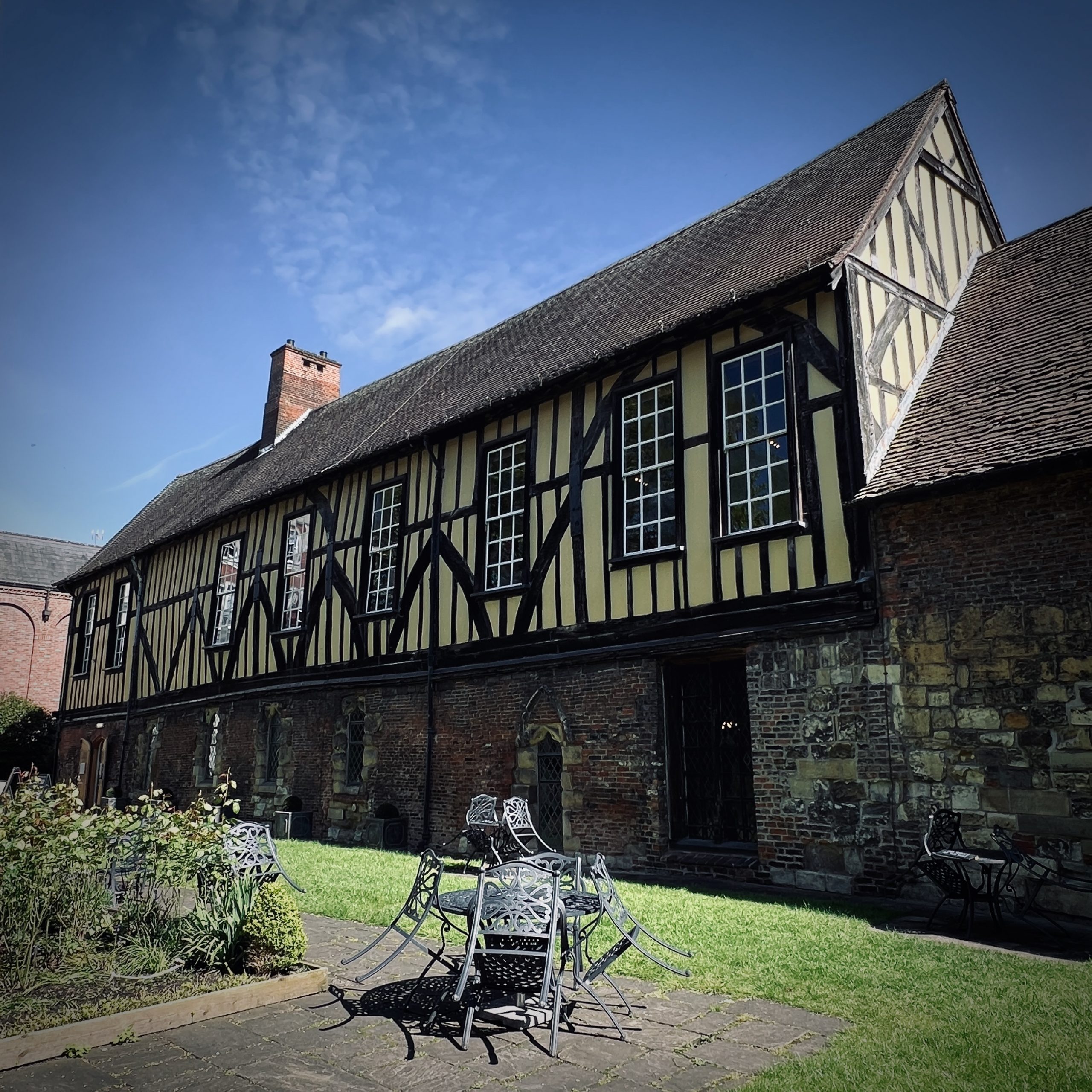 York makes a perfect base for exploring the wider Yorkshire region. The North York Moors, Harrogate, and the Yorkshire Coast are all within easy reach. With great transport links, stunning scenery, and timeless character, York offers a truly unforgettable experience.