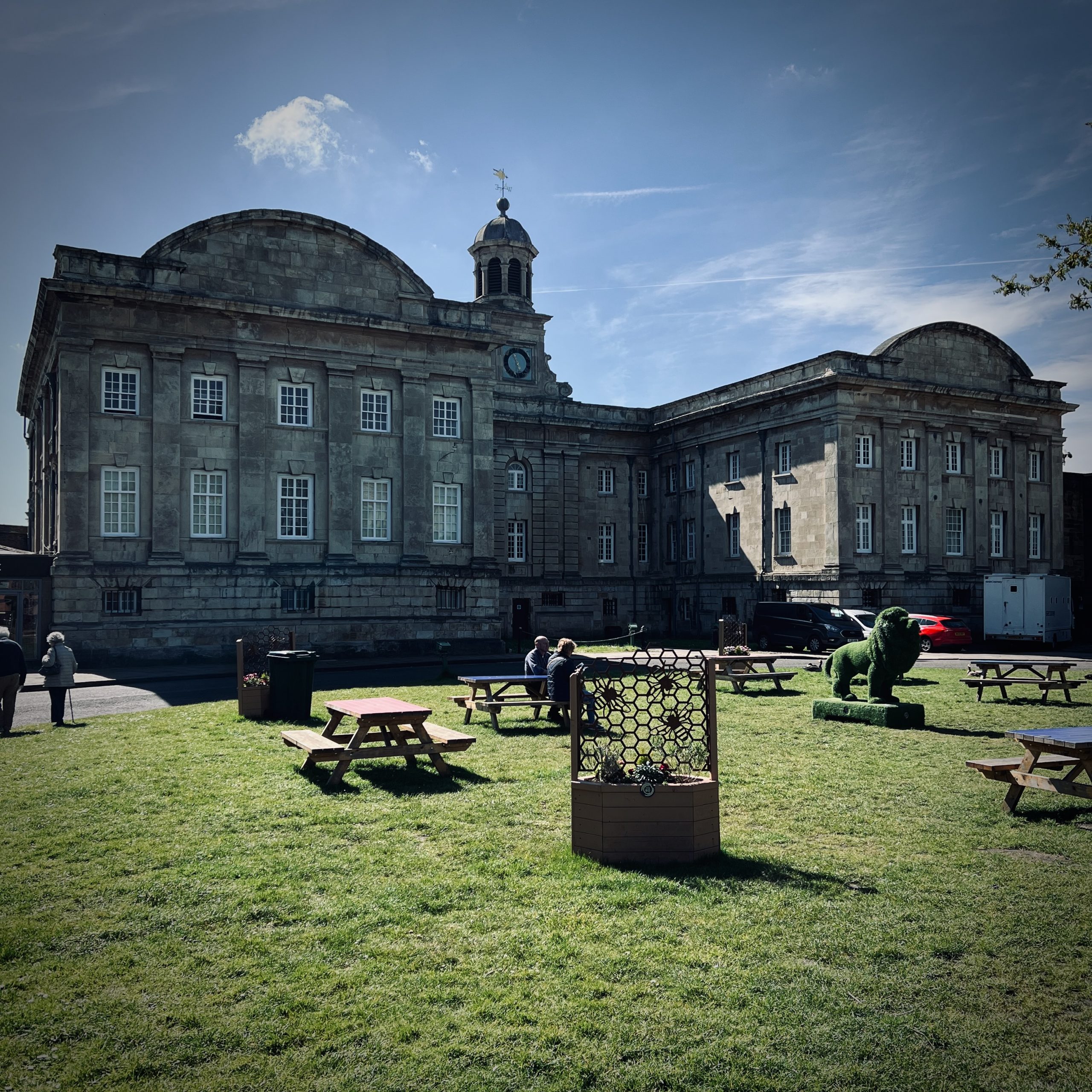 York makes a perfect base for exploring the wider Yorkshire region. The North York Moors, Harrogate, and the Yorkshire Coast are all within easy reach. With great transport links, stunning scenery, and timeless character, York offers a truly unforgettable experience.