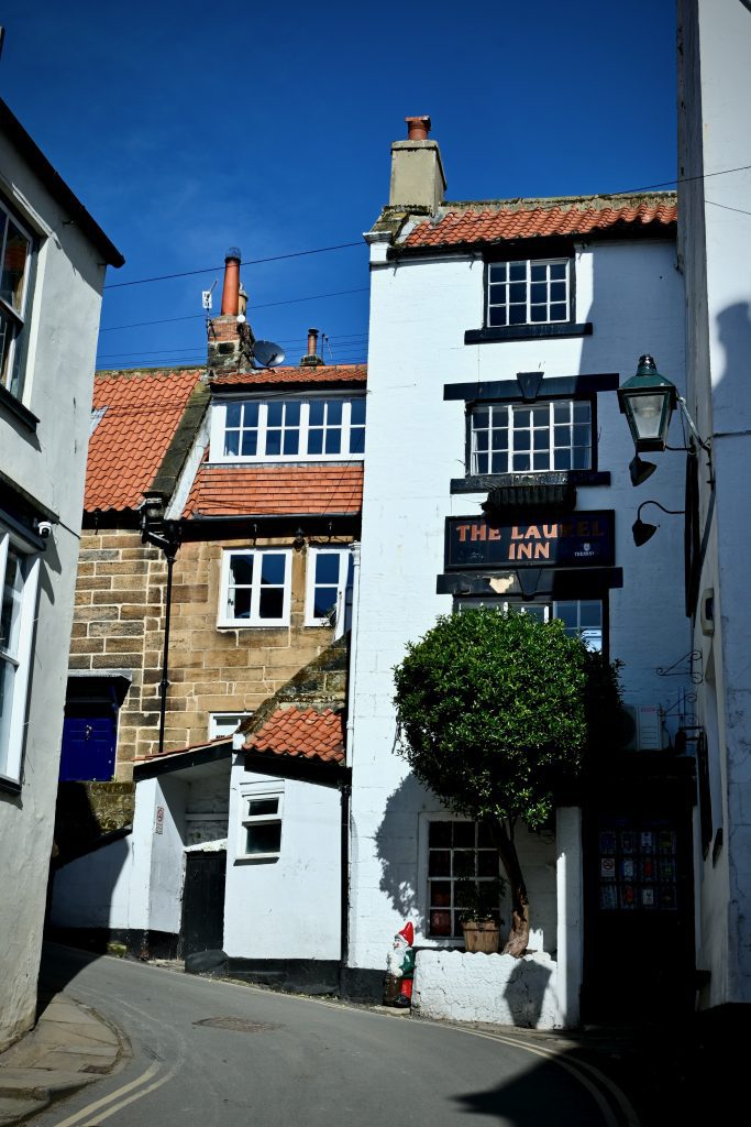 Descent down to Robin Hood's Bay