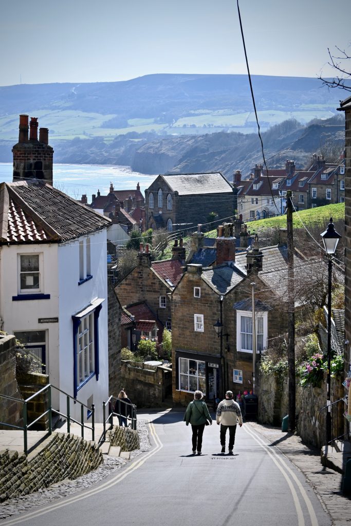 Descent down to Robin Hood's Bay